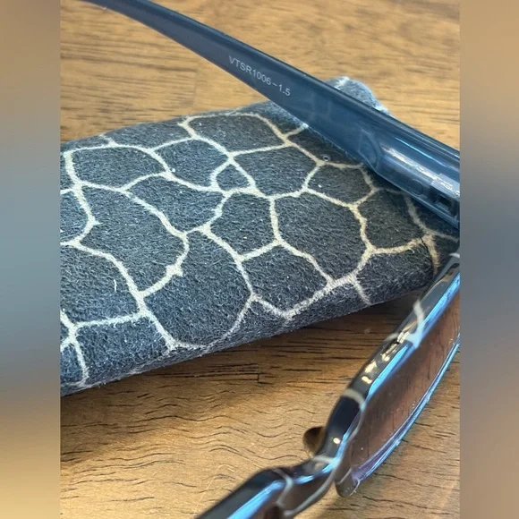 D&Y animal print reading sunglasses with case - Picture 3 of 4